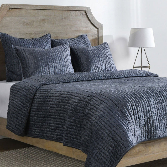 Bari - Velvet Quilt