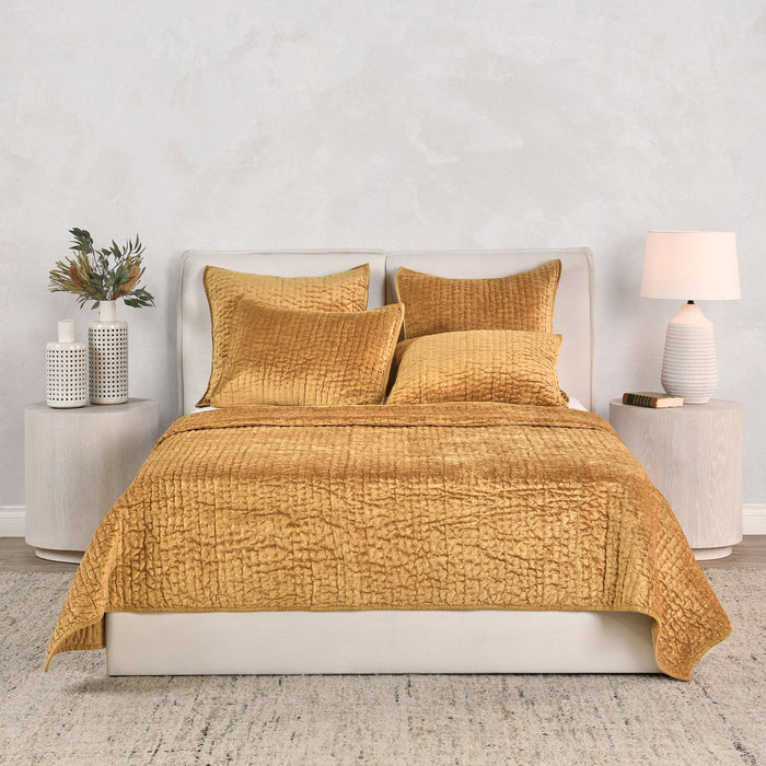 Bari - Velvet Quilt - Honey Gold