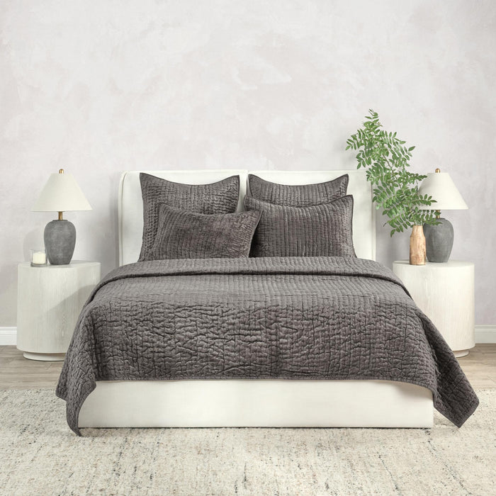 Bari - Velvet Quilt