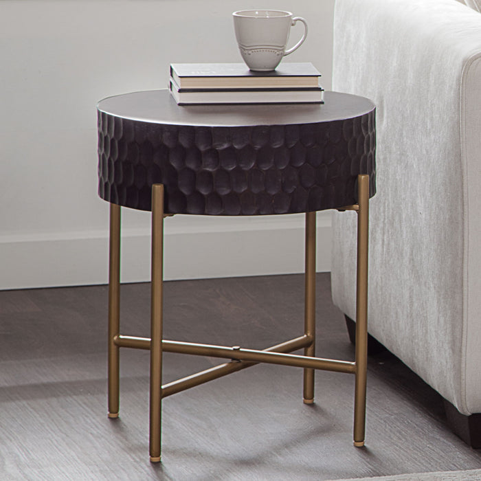 Bobbi - Round Table
